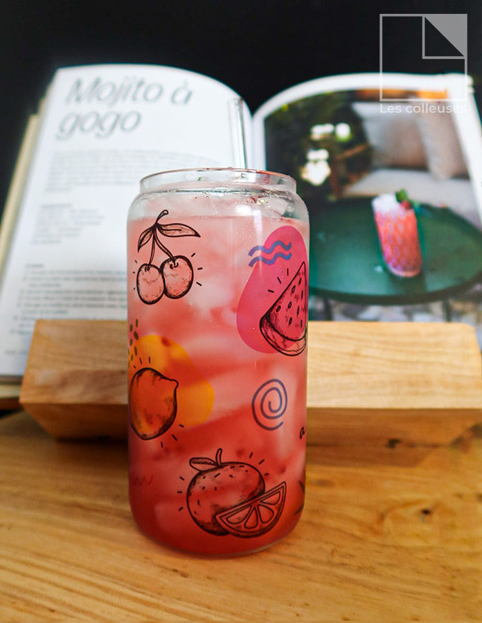 Verre style canette avec couvercle bamboo « Mama needs a cocktail »