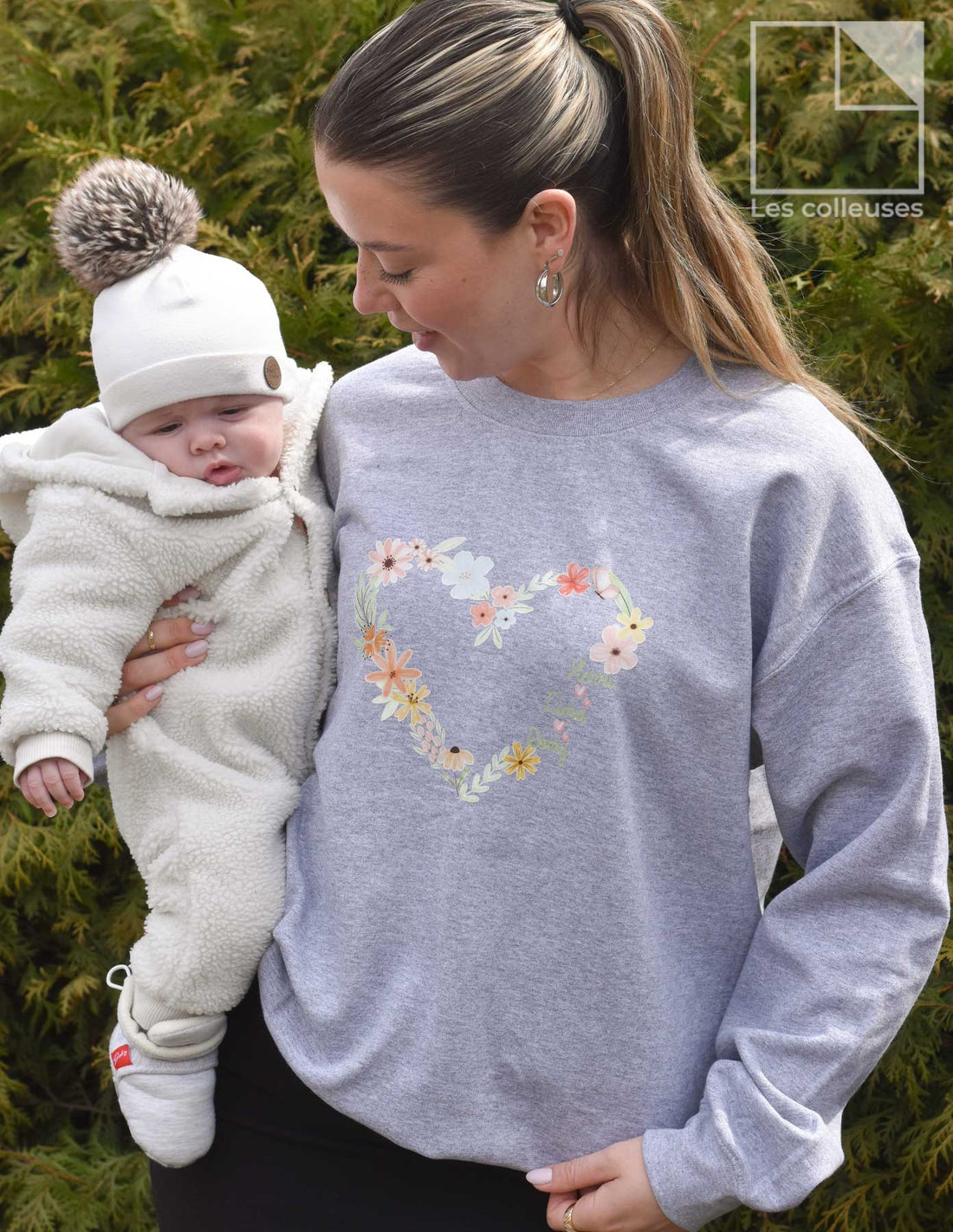 Chandail crewneck « Coeur fleurs pastels »